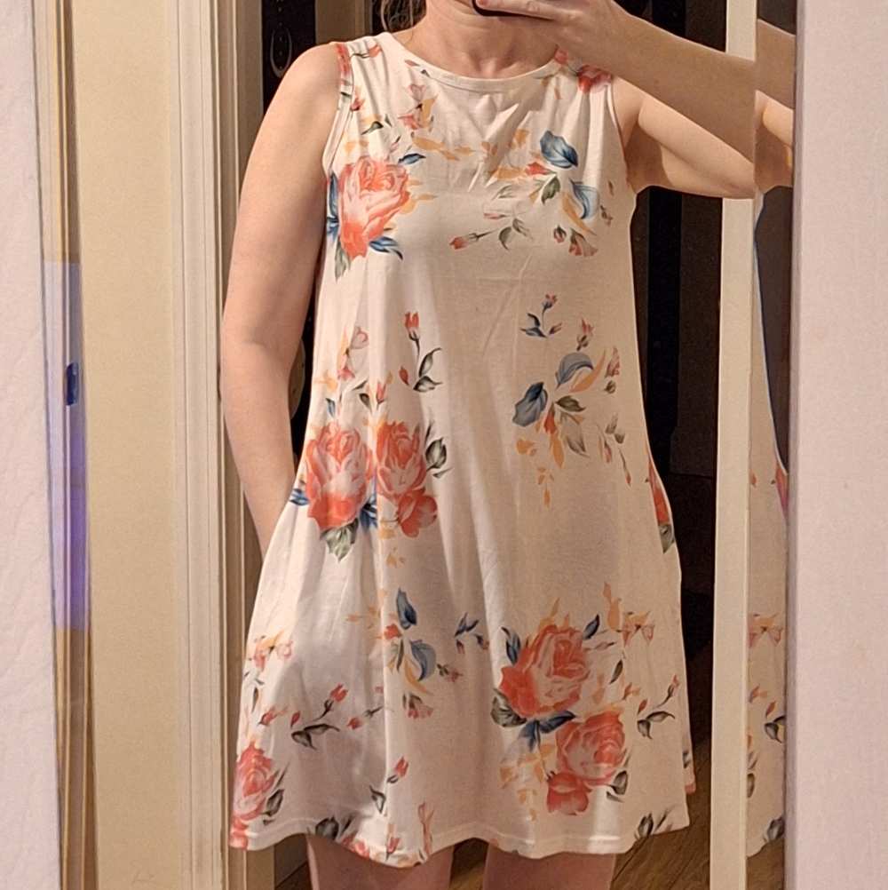 Sundress - Picture 2 of 16